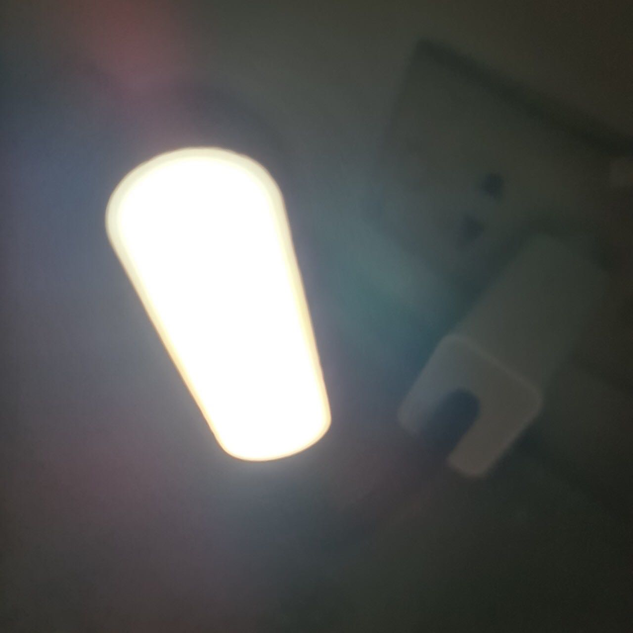 Rất sáng và bền, nhìn đèn rất cao cấp. Mình mua cắm vào laptop dùng ban đêm.