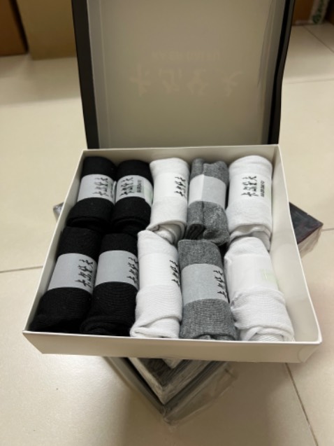 Cám ơn shop rất nhiều. mặc dù trên tiki rất nhiều chỗ bán hình giống vậy. đọc coment ở nhiều chỗ nhận hàng ko giống. ở shop ghi giá cao hơn nhưng bán đúng hàng. khi nhận ko thất vọng như ở chỗ khác. mọi người mua thì nên mua shop này nhé