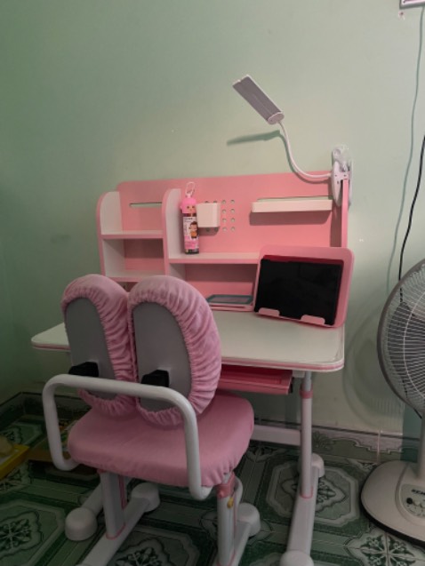 Bàn đẹp và chắc chắn Bàn đẹp và chắc chắn