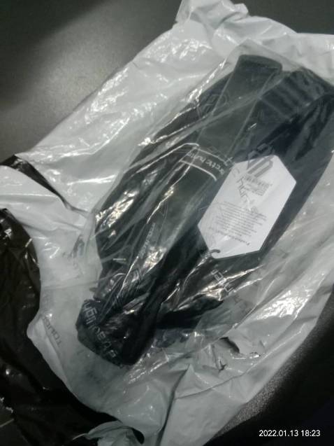 Giao hàng nhanh gọn. Túi chắc chắn và rất nhiều ngăn. Công nhận quá tiện cho dân làm ăn lớn. Chứa 2 cọc tiền 200tr vẫn ổn.