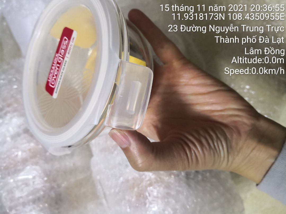 shop bán hàng không chất, mình nhận 3 thố thì 2 cái bị gãy chốt gài nắp.