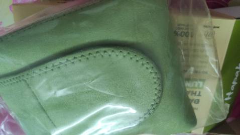 Mình mua mới hơn 1 tuần, dùng được khoảng 3 4 lần  thì bộ đổi nguồn ko sử dụng được nữa, cắm không ăn điện, không lên đèn. Giờ mình cũng chưa biết phải làm sao vì giờ ko thể dùng được luôn, mà ko thấy có chính sách bảo hành hay đổi trả gì cả.