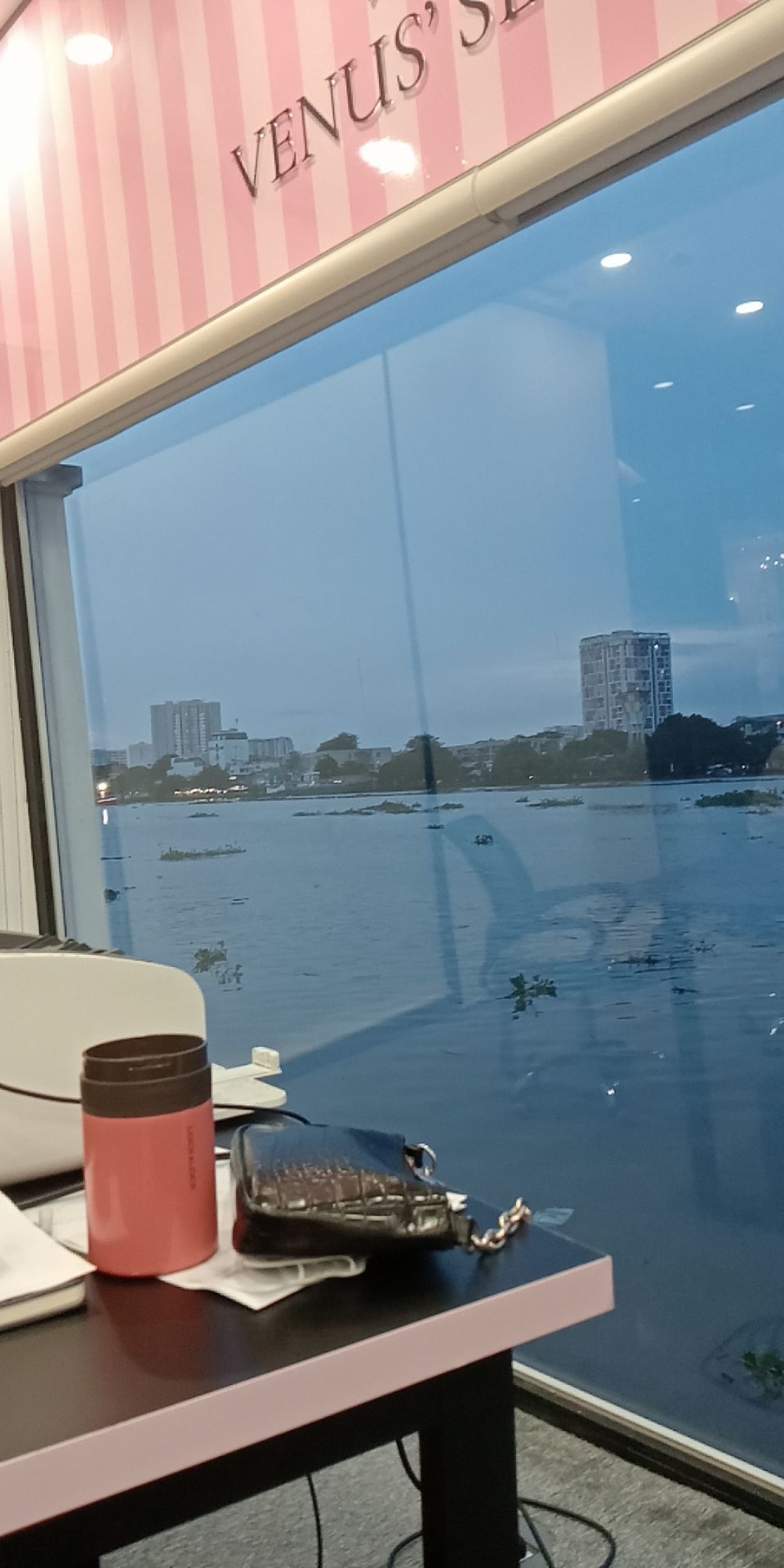 mua cho giúp dì nên chưa biết sp thế nào, nhưng dòng máy này nhà mình có sài qua thì rất ok, giá cũng rẻ