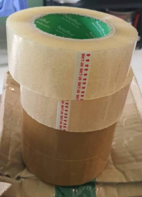 Băng keo mỏng, dễ tét rách, khó dùng đề gói hàng.