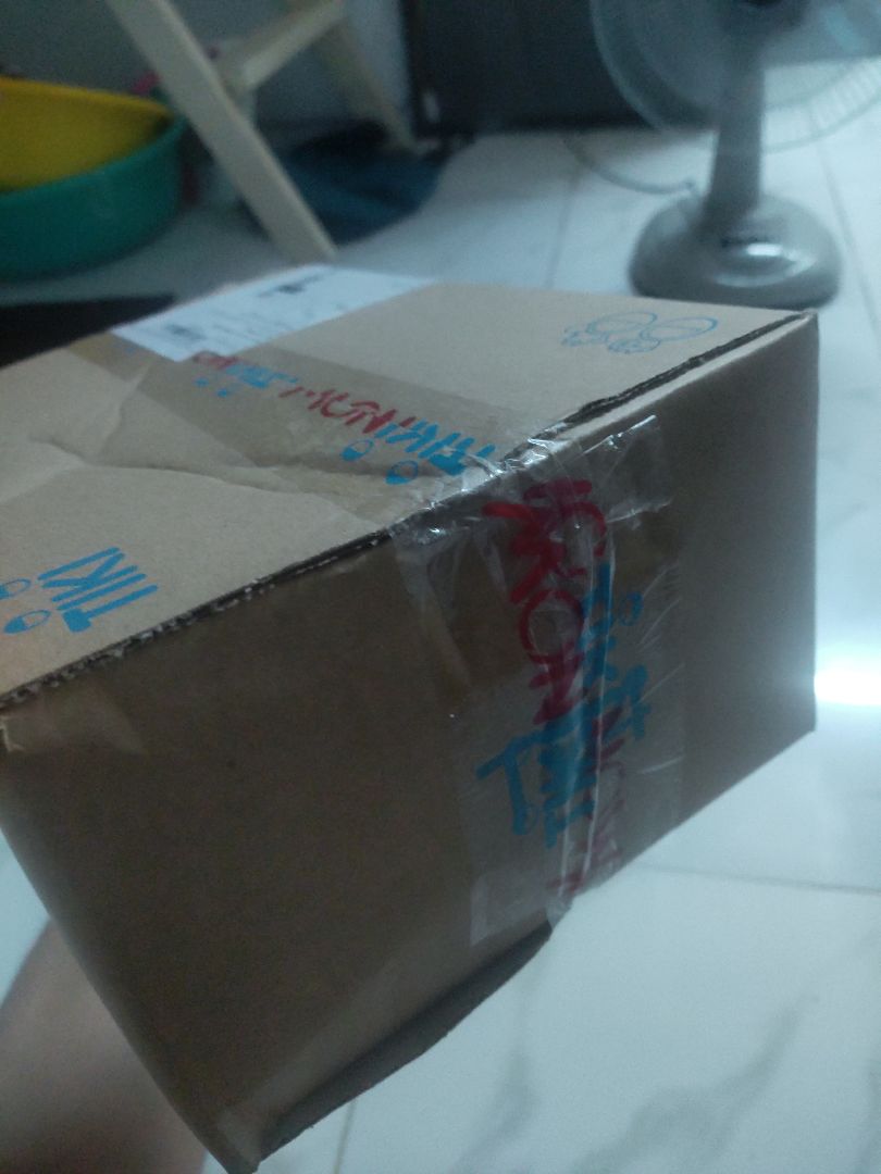 Bình đẹp ko trầy xước, khả năng giữ nhiệt để dùng một thời gian nữa xem sao. Điểm trừ là nhà bán gói hàng quá sơ sài, không chắc chắn. Nếu shipper mà ko cẩn thận thì bình sẽ dễ bị móp méo do va đập. Mong nhà bán cải thiện khâu đóng gói sản phẩm trước khi giao cho khách