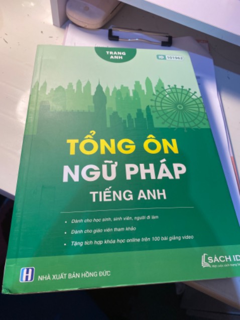 Chất lượng ôk :)) sách trên tiki thì là real rồi :33 bị móp chút xíu do vận chuyển cần được khắc phục vì kh bọc chống sốc cho sách :))) sách cô TA thì khỏi bàn rồi sách cx dày lắm luôn mn nên mua nka