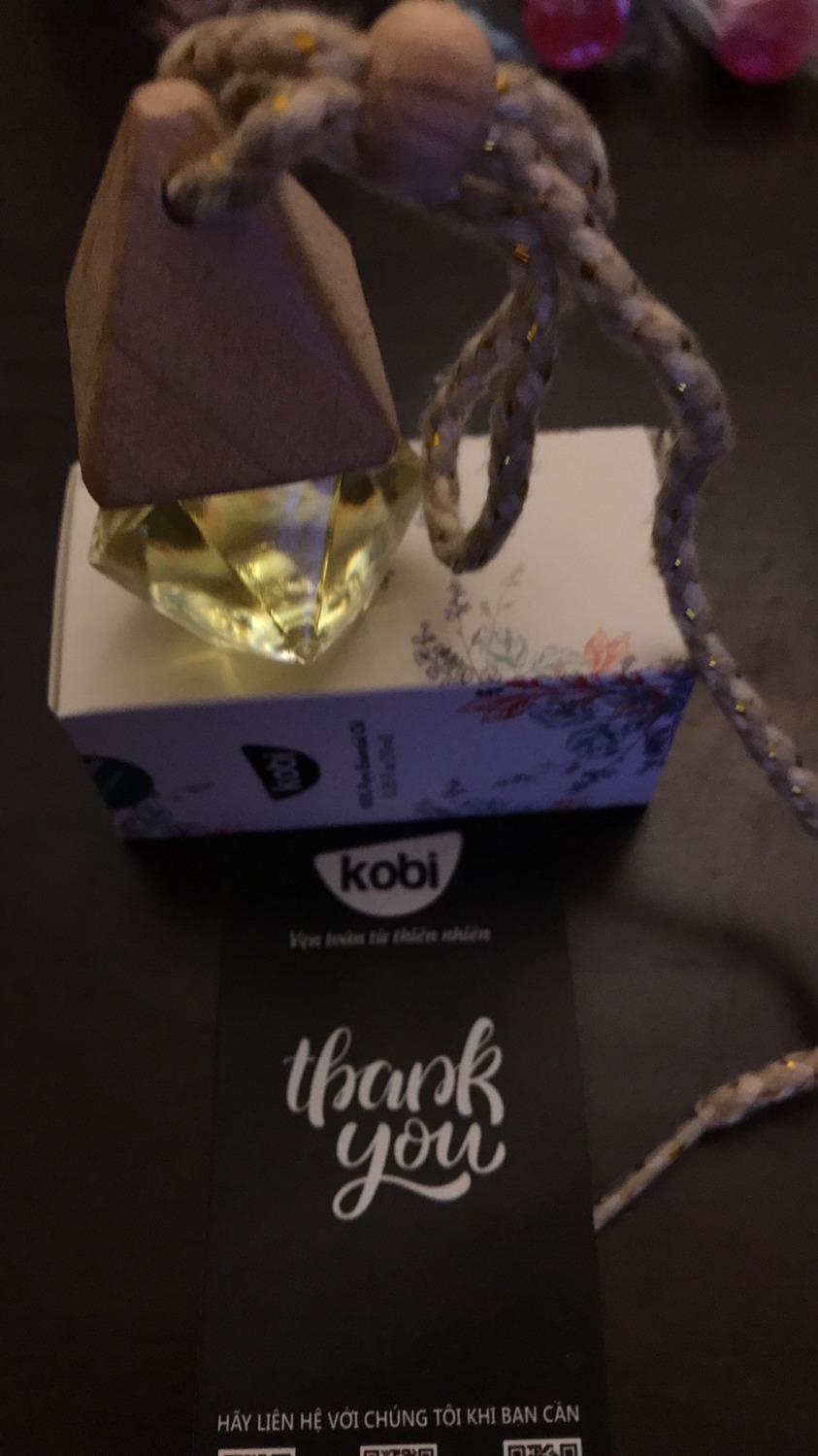 Mình xài gần hết rồi lại mua nữa, tinh dầu sả chanh thơm và mùi dễ chịu lắm luôn, cam ngọt và bạc hà cũng rất tuyệt vời. Shop đóng gói đẹp rắn chắc. Thời gian giao hàng rất nhanh. Cám ơn shop và tiki