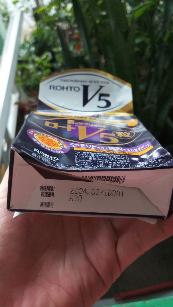 Hộp thuốc hơn 500k mà đóng gói như đồ bỏ đi. giao hàng chậm hơn dự kiến thì do dịch cũng thông cảm đi, đằng này để cái Hộp nguyên xi vô cái hộp giấy carton nhỏ bình thường, hộp bị móp méo nghiêm trọng,  không có bao bọc gì bên ngoài vỏ hộp hết. cũng may mở ra mà thuốc còn nguyên chứ k bị xì. Chất lượng thuốc thế nào thì chưa biết, chứ gói hàng kiểu này thì thôi hết dám mua lần sau.