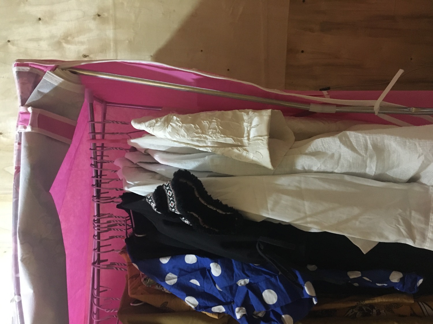 Dùng mới 3 ngày mà hết 2 lần sụp, đến lần thứ 2 là không còn dùng được luôn.
Thanh nhôm và chốt nhựa yếu ớt mặc dù đồ không nhiều.
Có thể trả hàng không ạ?