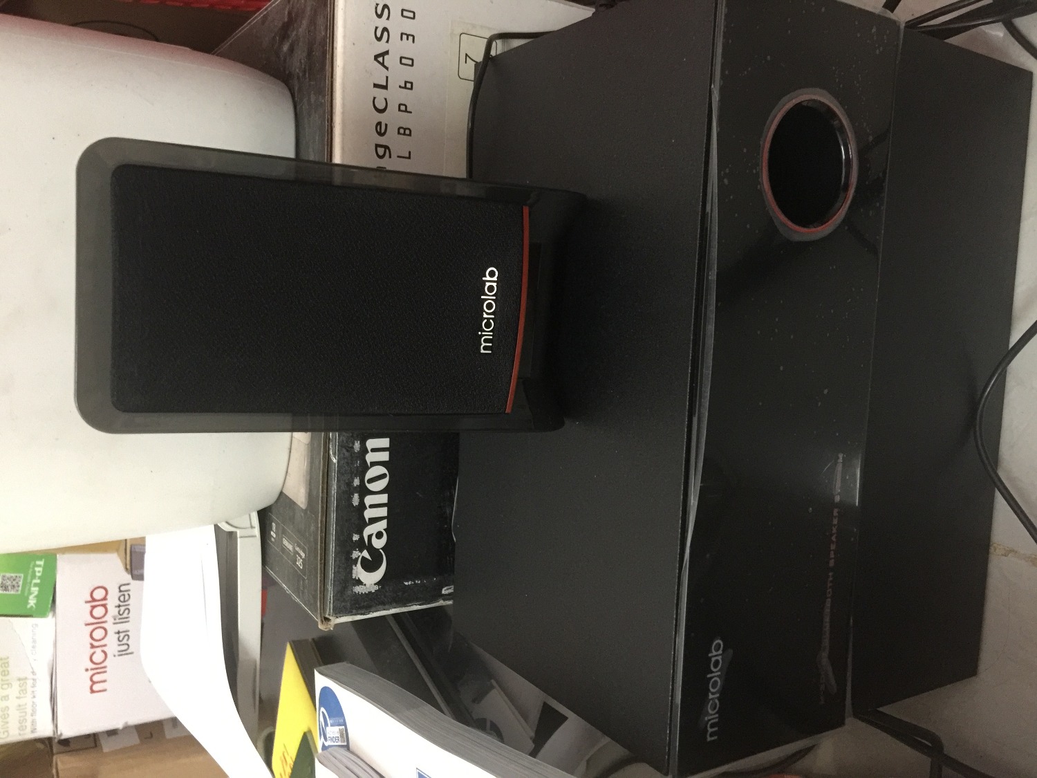 Hoàn toàn hài lòng với chất lượng và chất âm của chiếc loa này mang lại.
Nghe nhạc audiphile hay nhạc cần bass mạnh đều rất ổn.
Không mong đợi gì hơn với mức giá tầm 1 triệu bỏ ra.
Kết nối bluetooth rất nhạy, thiết kế đẹp, sang trọng.