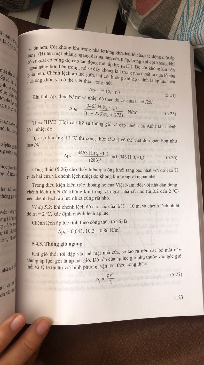 sách hướng dẫn rất chi tiết về những con số và cách tính chúng, cách trồng cây như thế nào cách đưa gió vào nhà. tuy nhiên thì sách hơi khô khan nha