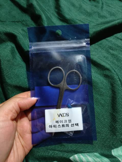 Kéo tốt, vì là của Hãng Hàn Quốc nên mình yên tâm về chất lượng, hi vọng là ko bị nhanh gỉ như mấy cái kéo Trung Quốc giá rẻ. Shop đóng gói cũng rất đẹp nữa mà mình lỡ vứt vỏ đi rồi.