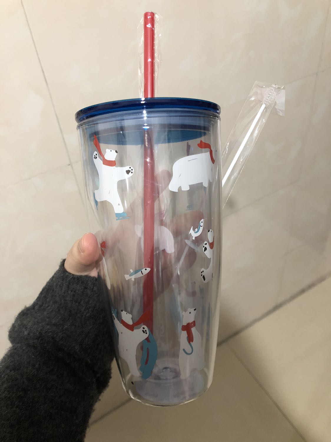 Cốc 750ml hơi to nhưng nhìn xinh quá nên vẫn yêu =))) mua lúc giảm giá áp mã còn 89k thui, quá rẻ so với mẫu mã, chất lượng và thương hiệu. Có tặng kèm que rửa ống hút luôn 👍 Hộp đựng cũng quá xinhhh
Đặt hàng lúc 10r và 12r đã giao đến rồi 👏 Cốc 750ml hơi to nhưng nhìn xinh quá nên vẫn yêu =))) mua lúc giảm giá áp mã còn 89k thui, quá rẻ so với mẫu mã, chất lượng và thương hiệu. Có tặng kèm que rửa ống hút luôn 👍 Hộp đựng cũng quá xinhhh
Đặt hàng lúc 10r và 12r đã giao đến rồi 👏