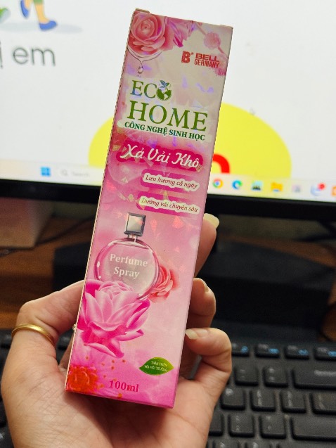 Màu Hồng này hương có vẻ đậm hơn màu đỏ mình đã mua. Cho những ai nhiều mồ hôi, hoặc nặng mùi mô hôi thì chọn nhé. Có tem mác đầy đủ, gói hàng kỹ, hộp ko bị móp méo gì nha. Giá rẻ mà dc xài chai 100ml quá hời