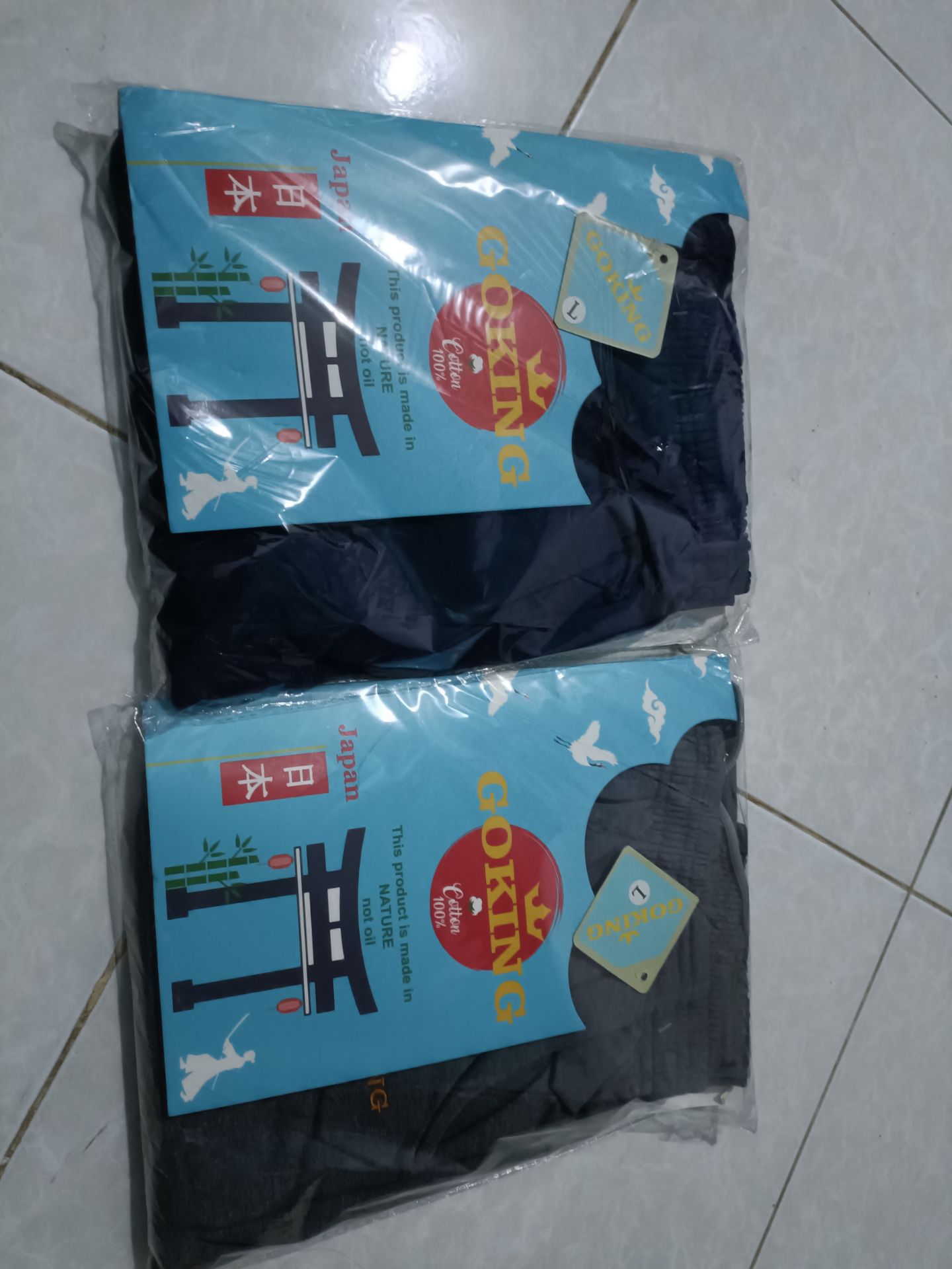 Đồ giặt ra màu khủng khiếp. K dám ủng hộ shop. Nhất là màu xanh, giặt 3,4 lần vẫn ra màu