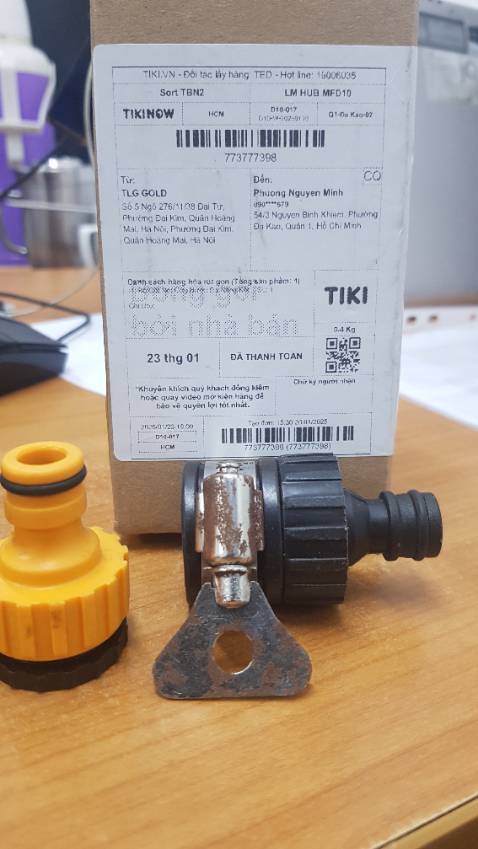 Lần 1 giao nhầm hàng. Đợi thêm mười mấy ngày nhận lại được hàng rỉ sét như hình đấy anh em ạ. Cả tiki và nhà phân phối đều phải xem lại cách thức đổi hàng và vận chuyển lại cho khách nhé.