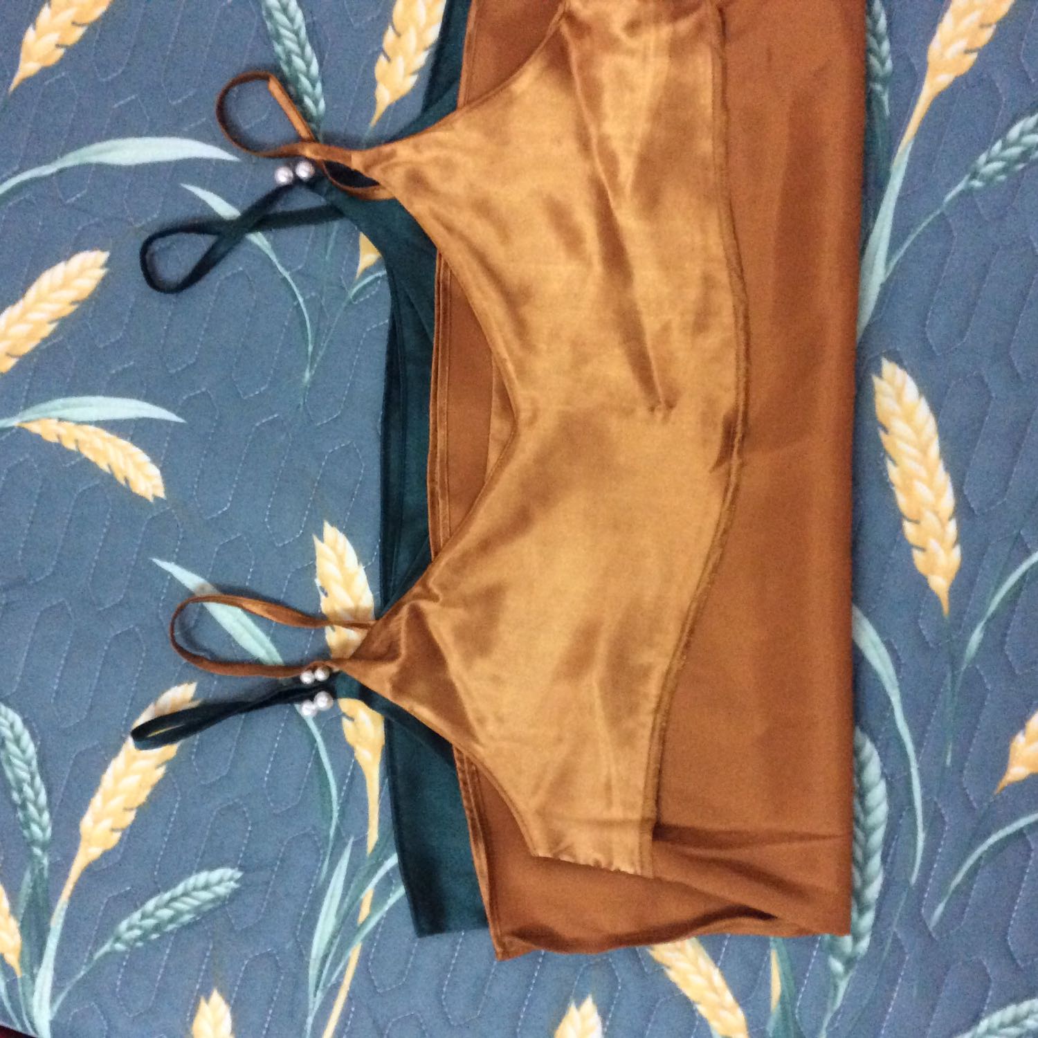 Đẹp chất vải mịn tốt ,đường may khá tỉ mĩ.ok