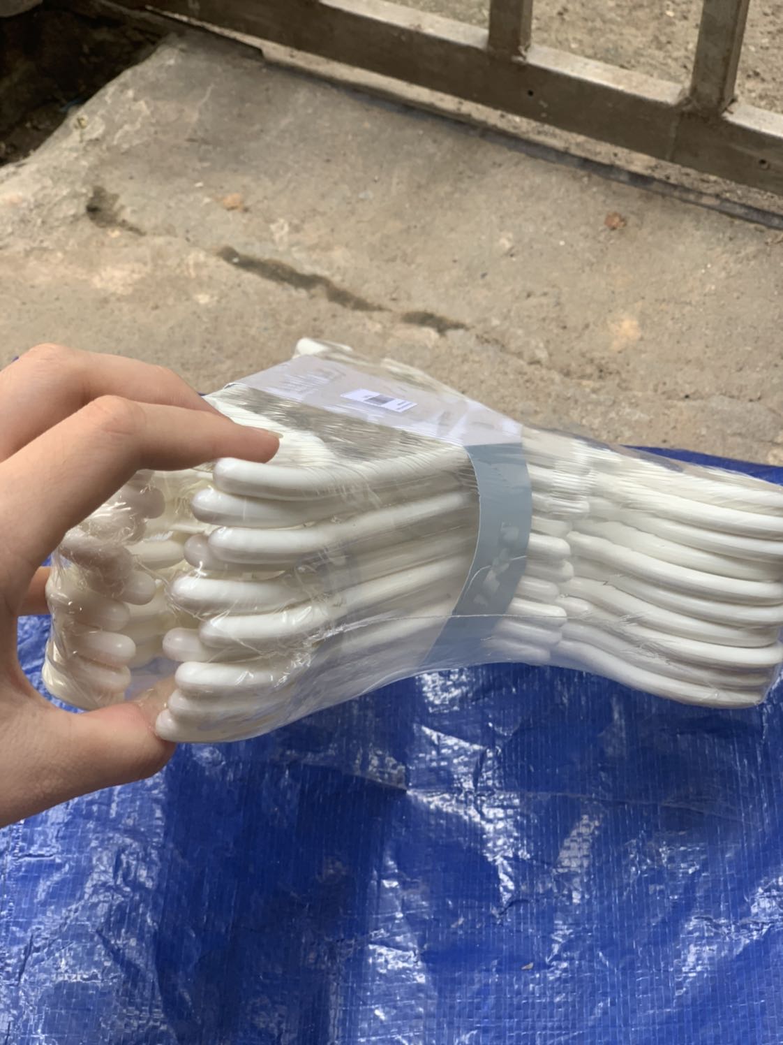 Sản phẩm rất đẹp, đóng góinkix, móc rất chắc chắn, dày đẹp khác hẳn các loại móc nhôm móc nhựa ngoài chợ. Màu trắng kiểu sữa này rất sang.