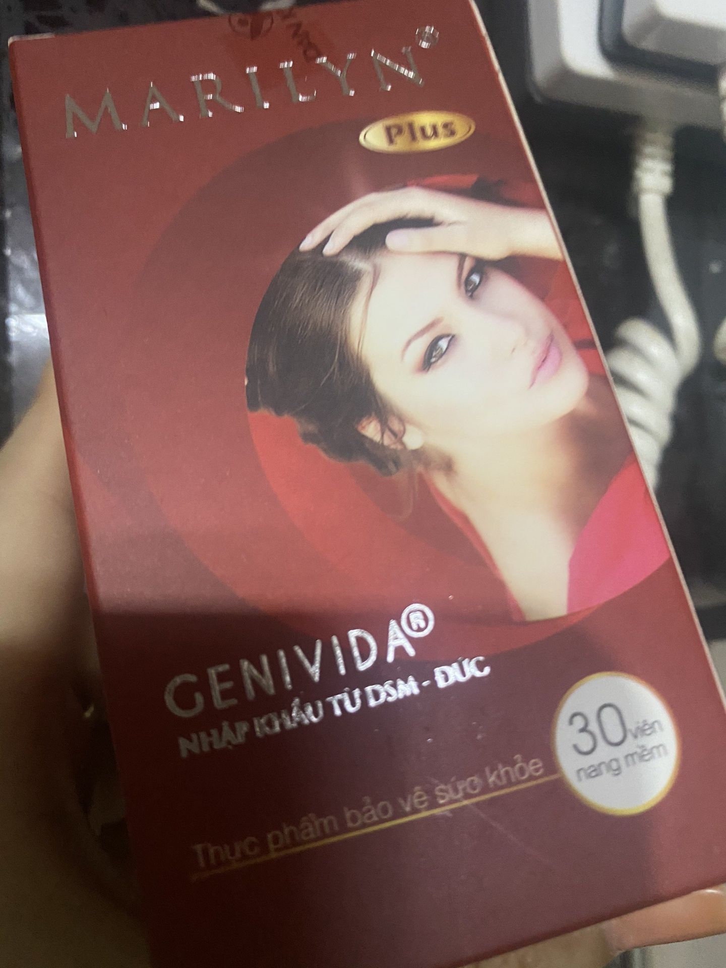 đã sử dụng được 10 ngày và nay mình quay lại đánh giá. Mình thấy giảm đau bụng kinh, giảm bốc hỏa, nhu cầu sinh lý cũng cải thiện lắm luôn, da mình từ khi dùng thì thấy có vẻ tươi sáng hơn chút ít.