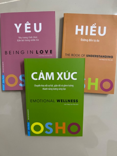 Sách của bậc thầy osho thì mình lúc nào cũng mê, 3 cuốn này đều rất hay. về cách đưa ra lập luận của thầy thì quá thuyết phục và xuất sắc. Quan điểm và cách nhìn nhận cs của thầy mình rất thích. Thầy lm mình thay đôi góc nhìn về cuộc sống rất nhiều. Mìn bình an và nhìn nhận mọi thứ khách quan hơn