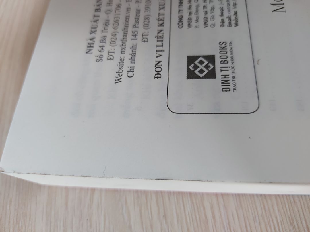 Nhìn mấy bn có bookmark, postcard và màng co làm mik pùn Tiki lắm lun ý!!!! Sách mik đặt chẳng có đầy đủ những thứ trên mà còn rách với dơ nữa chứ¡¡ Giao sớm hơn dự kiến nhiều nhưng chất lượng bên ngoài hok ok chút naof~~~ (-̩̩̩-̩̩̩-̩̩̩-̩̩̩-̩̩̩___-̩̩̩-̩̩̩-̩̩̩-̩̩̩-̩̩̩)
Bù lại thì dù sao mik mua vì nội dung bên trong nên hok giận đến nỗi đánh 1 seo. Tất nhiên là nội dung cún sách của Diệp Lạc Vô Tâm viết là khỏi phải bàn. Hay qué xá lun!!!!! Mong lần sau Tiki chú ý và cẩn thận hơn nhek.  ( ╹▽╹ )