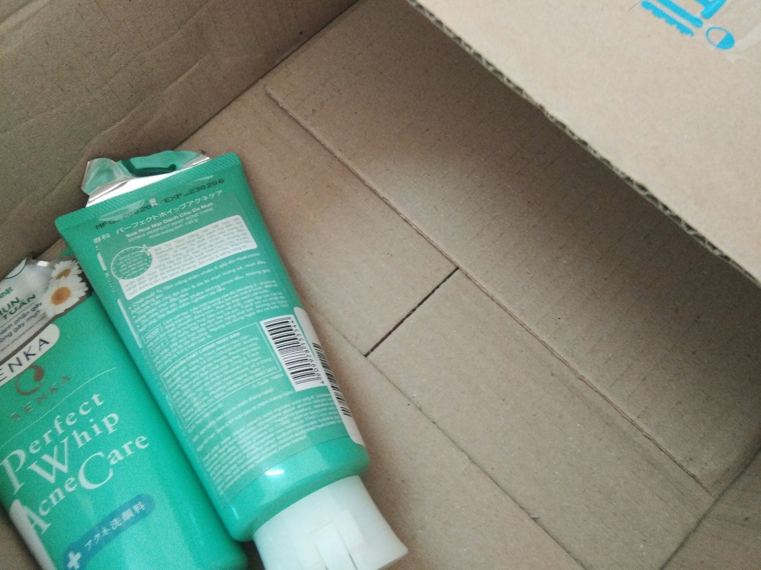 Mình đã tự học ngôn ngữ R với các bài giảng trên youtube của Giáo sư Tuấn và quyển sách giúp mình củng cố thêm kiến thức và thực hành trên R. Quyển sách cực kì hay và dễ hiểu, cực kì hữu ích cho người tự học R như mình.
Hi vọng tiki giao sách nên bọc sách cẩn thận hơn. Lúc mình nhận sách không được bọc một cách chắc chắn, chỉ có 1 tờ giấy bọc quanh, bìa sách hơi dính bẩn một tí, và còn để chung với các sản phẩm khác mình đặt. Hộp thì dán không chắc chắn, trước giờ mình mua các sản phẩm khác đều được bảo vệ cẩn thận. Mong tiki giao sách nên giữ gìn sách cẩn thận ạ.