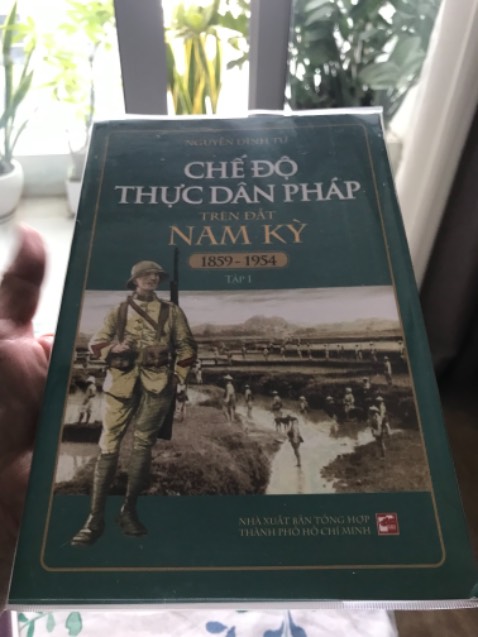 Tiki giao sách rất nhanh, sách đóng gói tốt và bọc BookCare đảm bảo chất lượng.