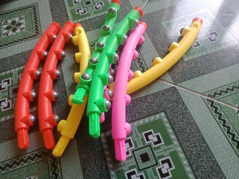 Hàng như hình, dễ lắp ráp, những cục tròn tròn bóp vào mềm nhưng khi lắc sẽ hơi đau khi lần đầu sử dụng. Nên mặc quần cạp cao dày dày, hoặc quần đùi áo thun phủ qua để ko đau. Ổn trong tầm giá.