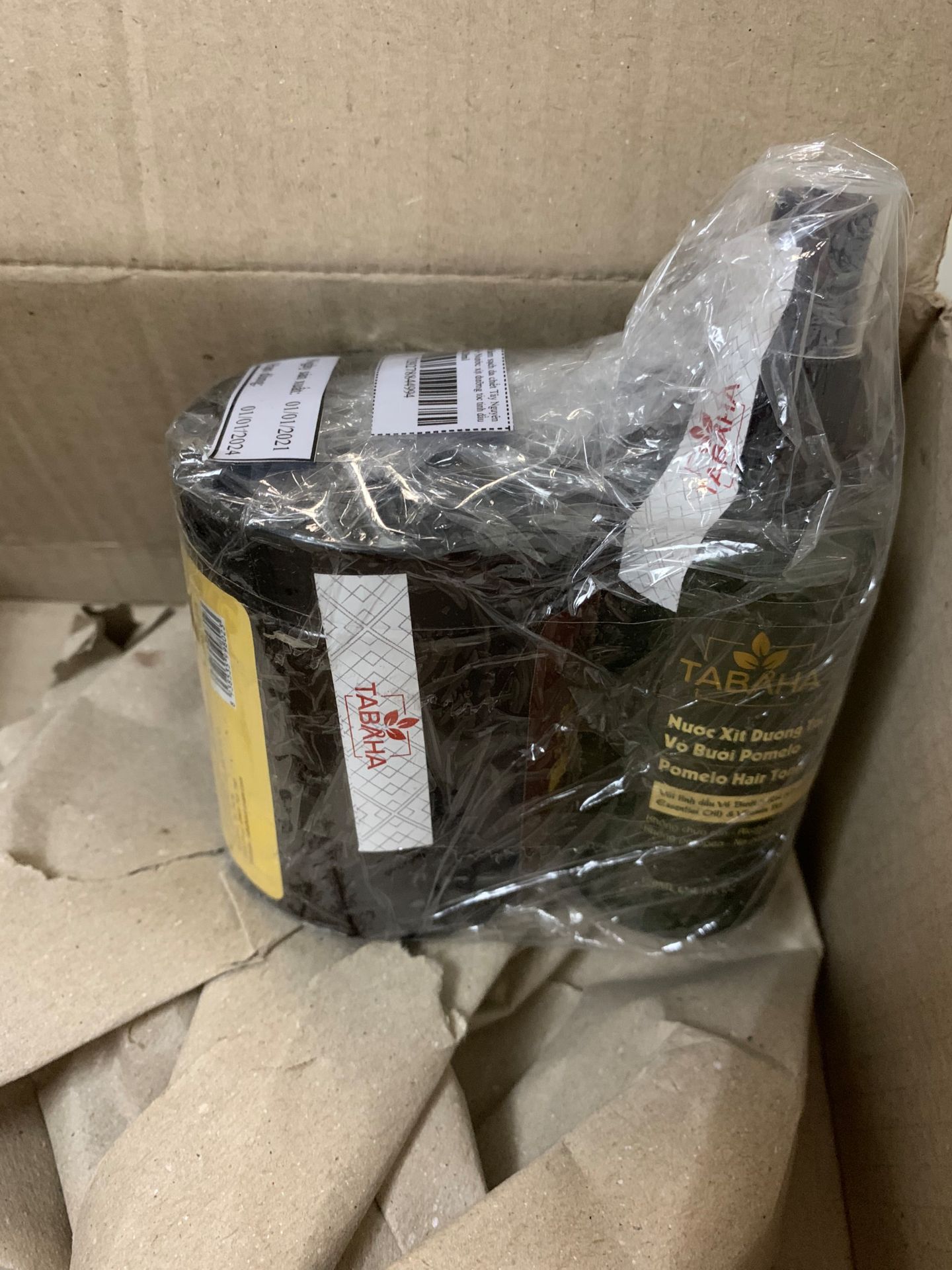 ta nói shop j đâu mà tư vấn nhiệt tình ghê. giá thành cũng vừa phải nữa chứ. kem tẩy tế bào dùng xong da vừa mịn vừa sạch. dầu dưỡng thì thơm.