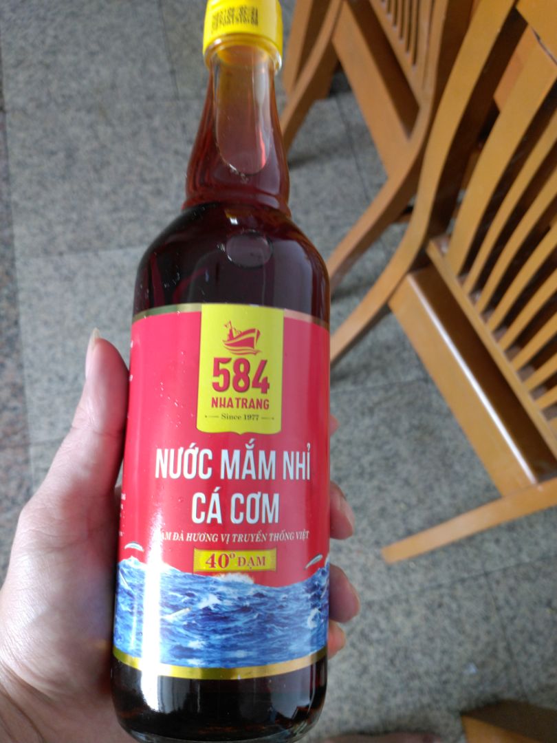 chờ 2 tháng mới nhận hàng. 🤣. thông cảm vì mùa dịch. đóng gói đẹp. có thể làm quà tặng. nếu đúng nước mắm 584 thì ok. chưa sử dụng nên ko biết mùi vị ra sao. nếu ko ổn về mùi vị sẽ feedback sau.