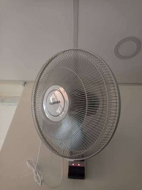 Quạt chắc chắn, gió mạnh, quạt êm. Có thể tùy chỉnh bằng remote. Quạt chắc chắn, gió mạnh, quạt êm. Có thể tùy chỉnh bằng remote.