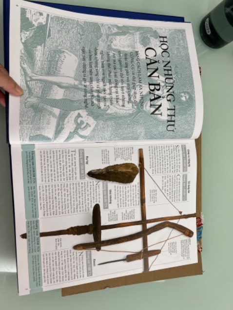 Rất thú vị, sản phẩm được đóng gói chỉn chu, giao hàng nhanh chóng nữa, mình rất hài lòng. (Các trang sách được tráng bóng, đọc mê lắm, cuốn)