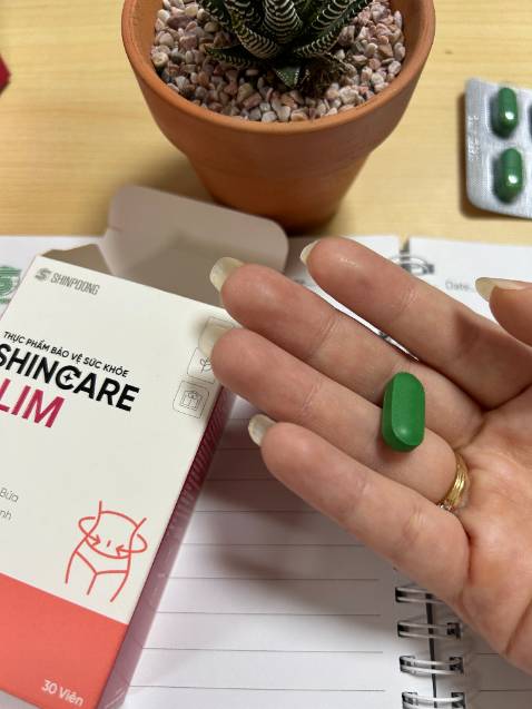 Sản phẩm chuẩn chính hãng , thấy nhiều người mua lên mua về dùng cảm thấy rất hài lòng về sản phẩm luôn , check được mã vạch đầy đủ shop tư vấn nhiệt tình .Mọi người ai đang tìm hiểu về sản phẩm này thì nên mua nhé vì mình đang sử dụng rồi rất tốt ,không có vấn đề gì cả , nói chung là mua được nha ☺️ Sản phẩm chuẩn chính hãng , thấy nhiều người mua lên mua về dùng cảm thấy rất hài lòng về sản phẩm luôn , check được mã vạch đầy đủ shop tư vấn nhiệt tình .Mọi người ai đang tìm hiểu về sản phẩm này thì nên mua nhé vì mình đang sử dụng rồi rất tốt ,không có vấn đề gì cả , nói chung là mua được nha ☺️