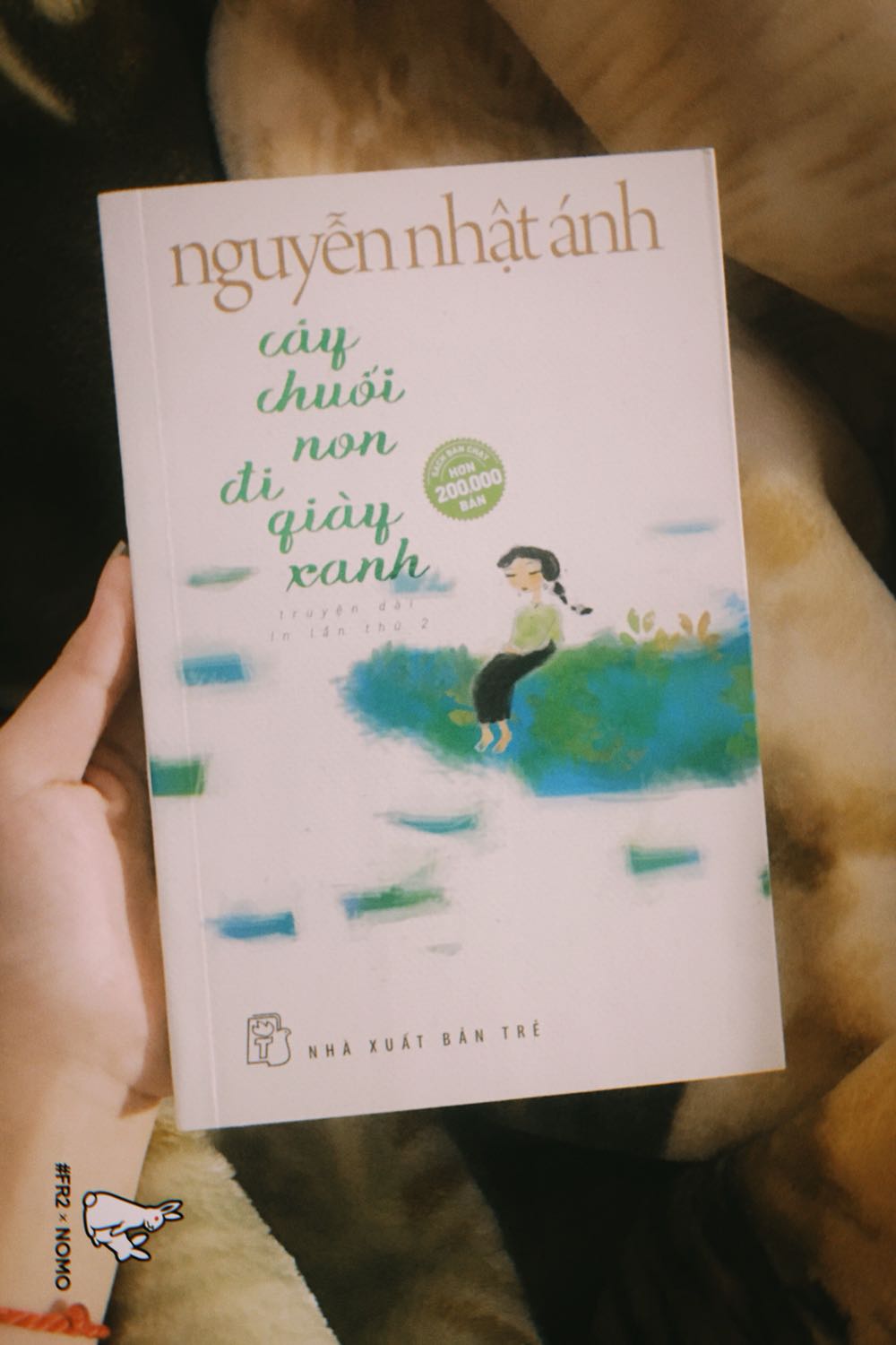 Mình rất thích sách của bác Ánh, mang đậm hương vị của tuổi thơ đen xen vào đó là những câu chuyện hài hước, dễ thương, có chút đáng yêu tuổi học trò. Tiki giao hàng rất nhanh, đúng hẹn. Sách mới có màng co bao bọc nên không bị rách và cong. Cảm ơn Tiki và những bạn đang đọc đánh giá của mình. Đây thật sự là 1 cuốn sách nên mua. Mình nghĩ mọi người nên có cuốn này trên giá sách của mình ❤️