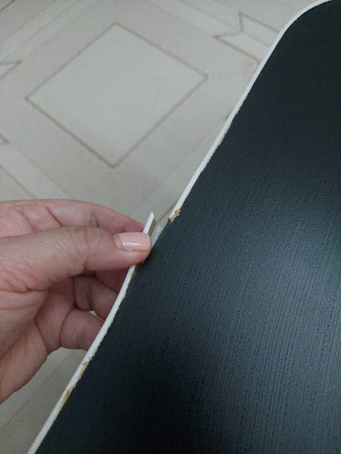 Bàn không như mô tả trên video quảng cáo, sản phẩm hư hỏng cạnh bàn như hình.