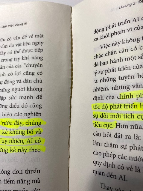 Về nội dung, sách rất tốt và không có gì để chê. Tuy nhiên, chất lượng in ấn lại quá tệ. Sách bị dính trang, keo đóng gáy kém nên một số trang đã bị bung ra chỉ sau vài lần lật đọc là mình bị bung khiến mình bị rớt vài trang sách. Điều này gây rất nhiều bất tiện và ảnh hưởng lớn đến trải nghiệm đọc.
