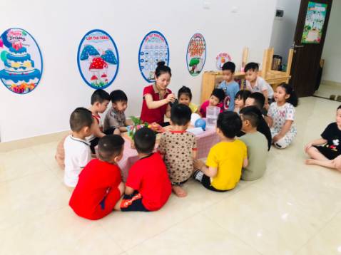 Thấy shop rất nhiệt tình, chăm chỉ tư vấn cho mình rất nhiều. Mua hàng của shop nhiều lần mà lần nào cũng ưng ý, shop bán hàng rất có tâm. Que Dùng làm đồ dùng dạy học chất lượng luôn nhé. Mình mua nhiều loại mà shop chuẩn bị hàng rất đầy đủ, ưng. Ship nhanh. Que chỉ bảng rất tốt, có thể kéo ra để hướng dẫn học sinh, thu lại rất gọn, nhét vừa cặp nhỏ gọn, xinh xắn. Shop đóng gói rất cẩn thận, 7749 lượt túi bóng, túi chống xóc. quá ưng. 10 điểm nhé shop. sẽ giới thiệu gia đình, bạn bè mua hàng của shop