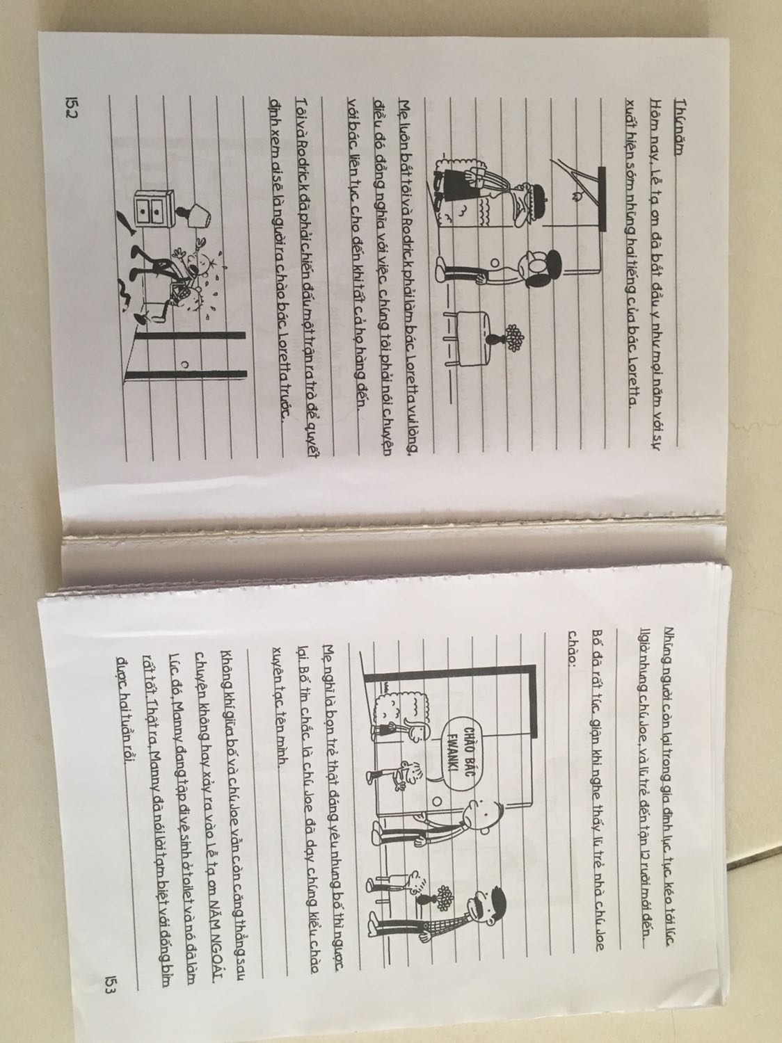 Nội dung sách rất hay, con mình rất thích. Tuy nhiên cả bộ sách hầu như cuốn nào cũng bị long gáy, giấy rớt ra tùm lum, y chang sách giả ấy.