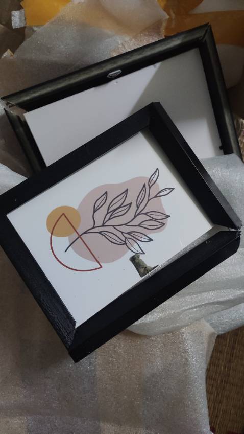 Khung tranh bị vỡ nhiều 😣😣😣