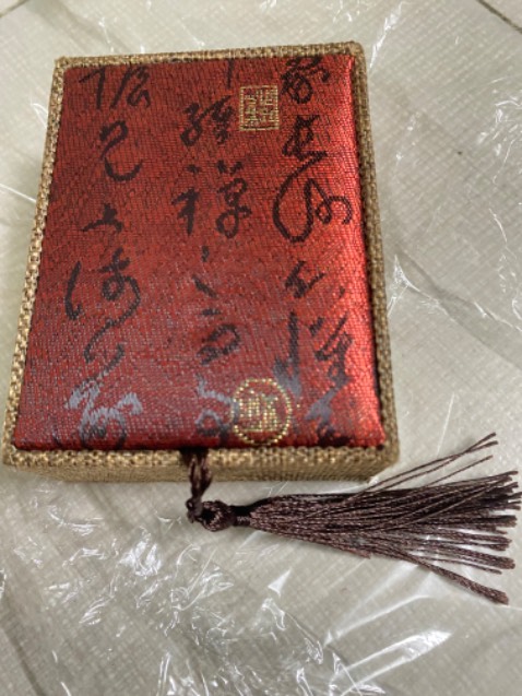 Mình mua 2 loại 6ly và 8ly. Dây đeo rất đẹp có mùi thơm, giá cũng rất hợp lý, shop tv nhiệt tình. m chỉ chụp loại 8ly thôi, 6ly m tặng rồi chưa kịp chụp hi