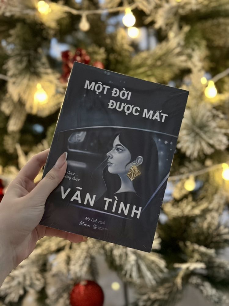 Mình chọn tikinow nên giao nhanh 2h là nhận đc, sản phẩm đẹp, giao hoả tốc nhưng tiki vẫn bọc kỹ, mình chưa đọc nội dung nên chưa biết