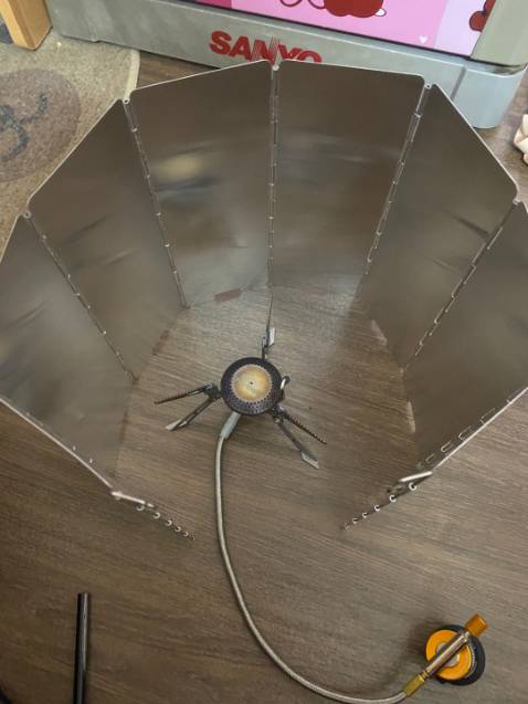 Mua chung với cái bếp ga, đi camp thử thì xếp gọn và kín gió, cảm ơn shop đã đóng gói kĩ cho mình.