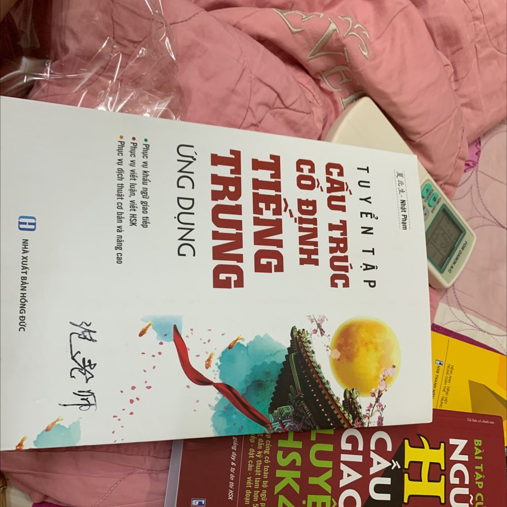 Sách sịn đẹp lắm, bìa quyển cấu trúc cố định mặt sau hơi bẩn nhưng không sao. Giấy sịn mịn, thơm, in đẹp, nội dung rất chi tiết và rõ ràng, đọc dễ hiểu, mình thấy may mắn tìm được quyền này, ôn tập lại nhanh. 10/10.