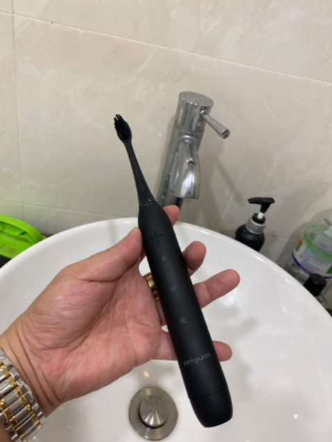 Hàng này thì chất lượng khỏi bàn, nhưng hình như tuổi thoi cũng chỉ xài vừa qua hết hạn bảo hành là hư, sạc không được nữa, hoặc mát mát chế độ rung, mình mua 2 cái, hết bảo hành hư cả 2, mua thêm 3 cái khác rồi!
Cải thiện chất lượng thêm được nữa thì tốt