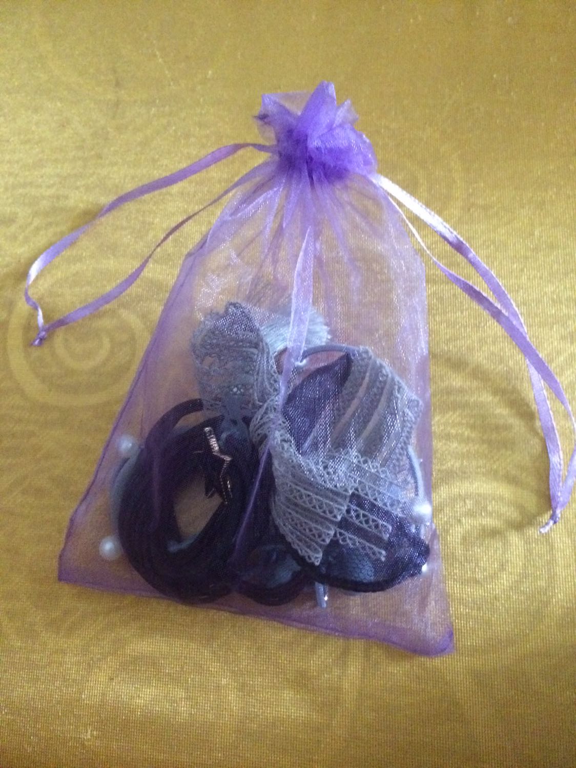 Đẹp dễ thương
Đóng gói cẩn thận 
Giao hàng sớm
Độ giản vừa phải
Màu sắc hợp cạ
Tuy nhiên cái dây có chùm chỉ dễ xúc quá mik góp ý chủ nên xài súng bắn keo cố định chắc hơn đó bạn
Mik cảm ơn chủ shop đã quan tâm nha !