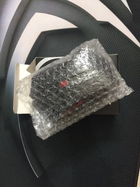 ưu điểm: chuột nhẹ, thiết kế đẹp mắt, chuột không dây nên rất gọn, dùng rất nhạy và mượt, nhìn ngoại quan rất hài lòng
nhược điểm: hiện tại thì chưa thấy, chắc phải dùng thêm thời gian sẽ trả lời