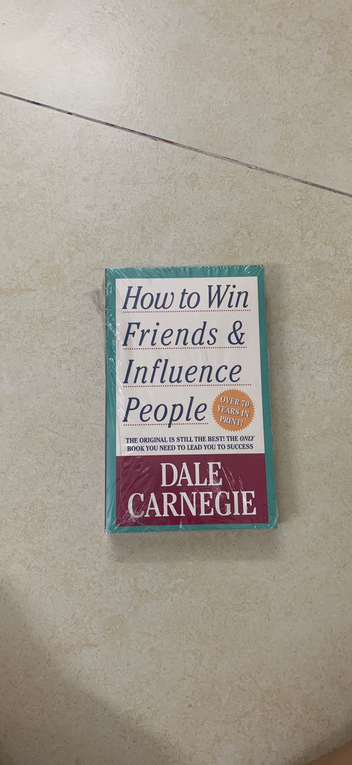 Giao nhanh, gói kĩ nhưng sách quá nhỏ, chất liệu giấy chưa đủ tốt.