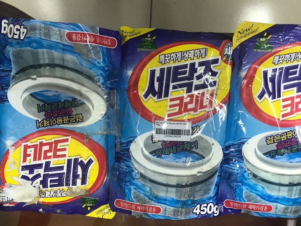 Tôi mua bộ ba gói thì một bộ nguyên vẹn còn một bộ băng dính bị bục ra và bao bì hơi rách chưa kể bên ngoài vô cùng bẩn toàn đất như kiểu hàng bị rơi xuống bùn vậy. Tôi đã mua sản phẩm này nhiều lần ,nói chung hàng dùng ổn, chỉ có lần này bị như vậy. Đề nghị Tiki kiểm tra hàng kỹ trước khi đóng gói .