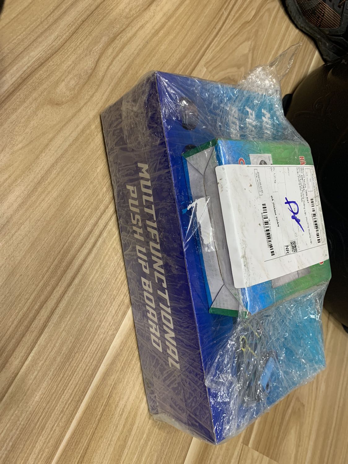 Kê được cái chân lên cái thấy nhẹ cả người, kiểu cứ lo bị điện giật, kê lên thấy yên tâm mà vệ sinh gầm máy dễ dơn