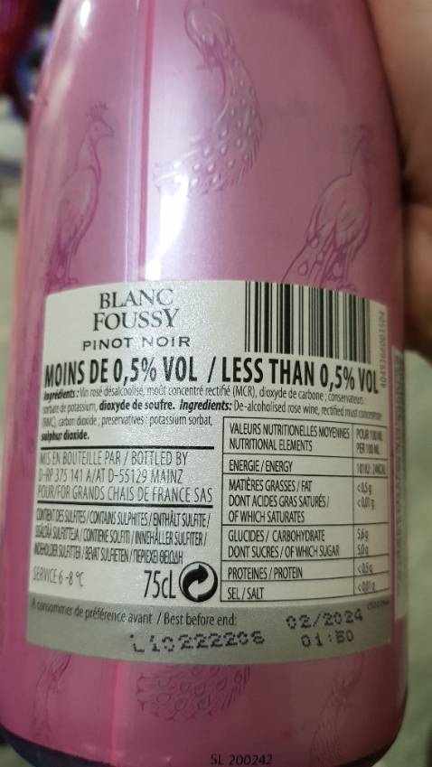 Rượu đã được tách cồn, vị chua nhẹ, uống cùng hải sản hoặc đồ ngọt.